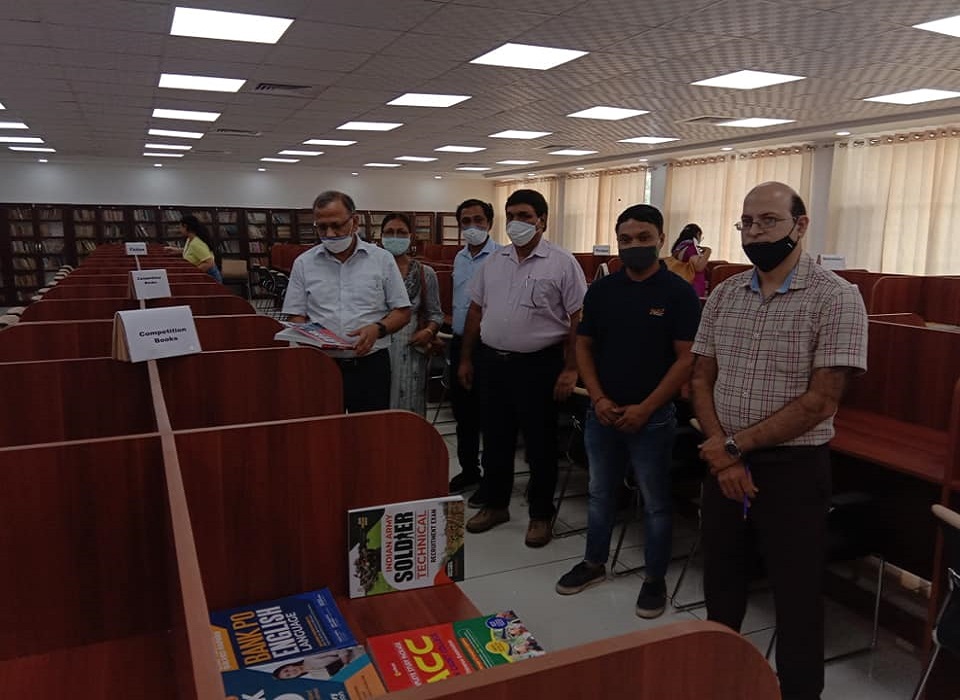 पुस्तकालय समिति के द्वारा दो दिवसीय पुस्तक-प्रदर्शनी का आयोजन