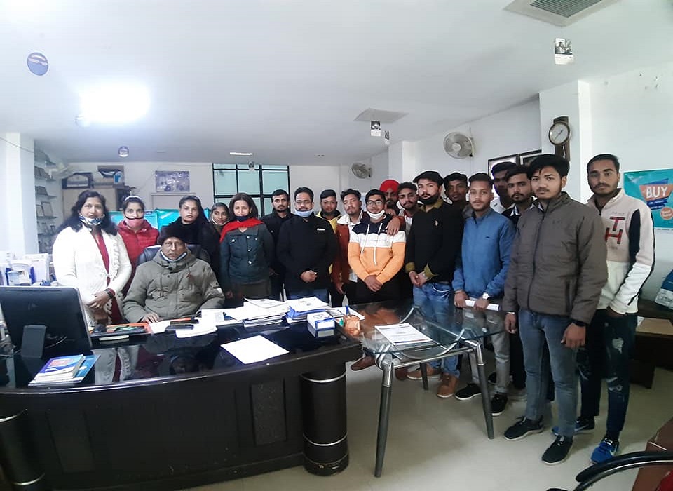 बी. वोकेशनल (बी. वोक.)  के  विद्यार्थीयों द्वारा बंसल विनियोग सेवा संस्थान का दौरा