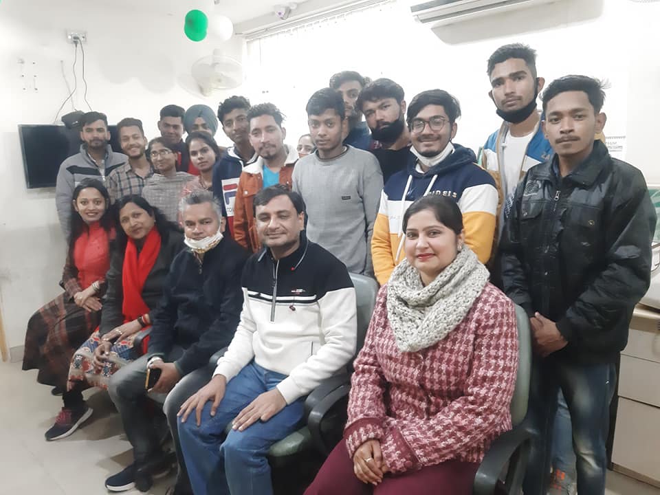 वाणिज्य विभाग के बी. वोक.(बेचलर आॅफ वोकेशनल इन बैंकिंग, फाइनैंस एंड इंश्योरेंस ) के विद्यार्थीयों   का रैलिगेयर ब्रोकिंग लि एवं मोतीलाल ओसवाल प्रतिभूति लिमिटेड का दौरा