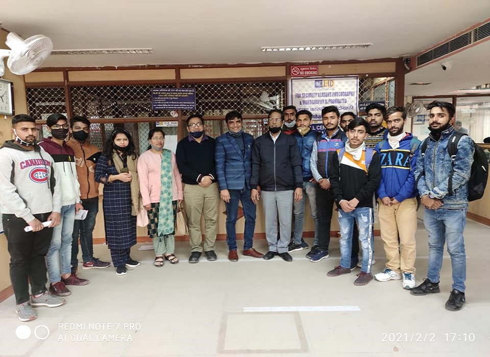 सांध्यकालीन सत्र के वाणिज्य विभाग द्वारा बी. कॉम वोकेशनल (इंश्योरेंस) के विद्यार्थियों का एल.आई.सी की कैथल ब्रांच में भ्रमण