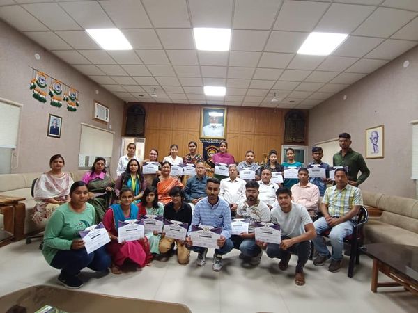 रोजगारपरक ‘कम्यूनिकेशन स्किल एवं सोफ्ट स्किल’ सार्टिफिकेट कोर्स का समापन