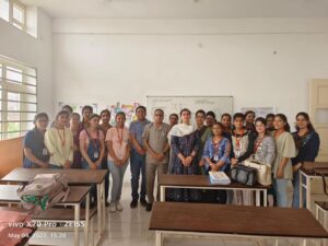 क्लासरूम एक्टिविटी के अंतर्गत पोस्टर मेकिंग प्रतियोगिता का आयोजन