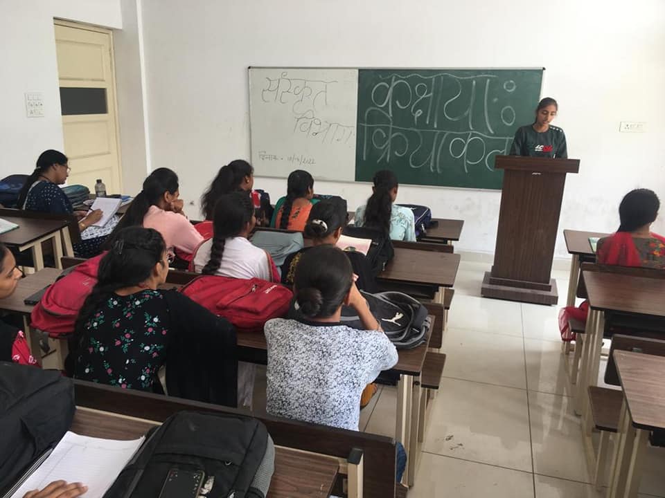 साहित्य के कवियों के “कवित्व एवं प्रकृति-चित्रण “ विषय पर व्याख्यान का आयोजन