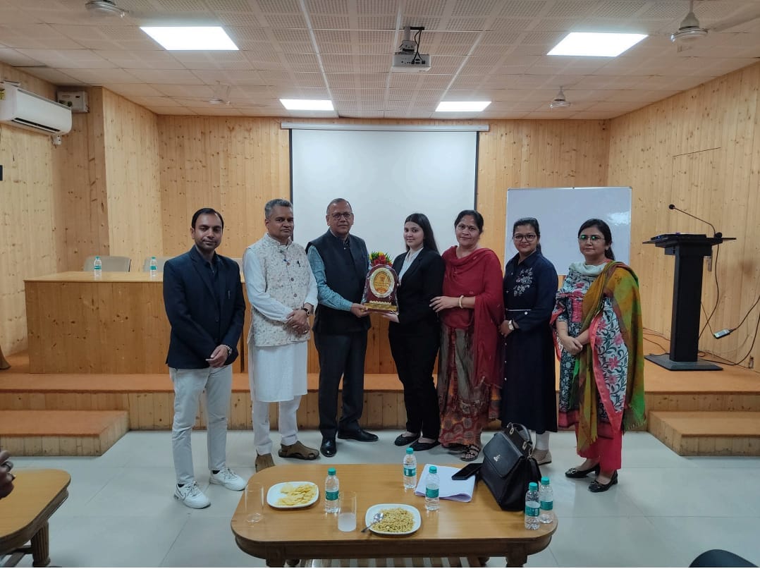 वाणिज्य विभाग द्वारा एक्सटेंशन लेक्चर का आयोजन